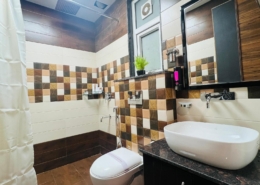 Service Apartments Medanta Medicity Hospital Gurgaon with attached washroom with premium toiletries.