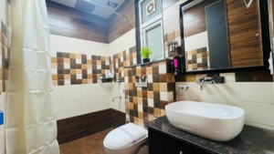 Service Apartments Medanta Medicity Hospital Gurgaon with attached washroom with premium toiletries.